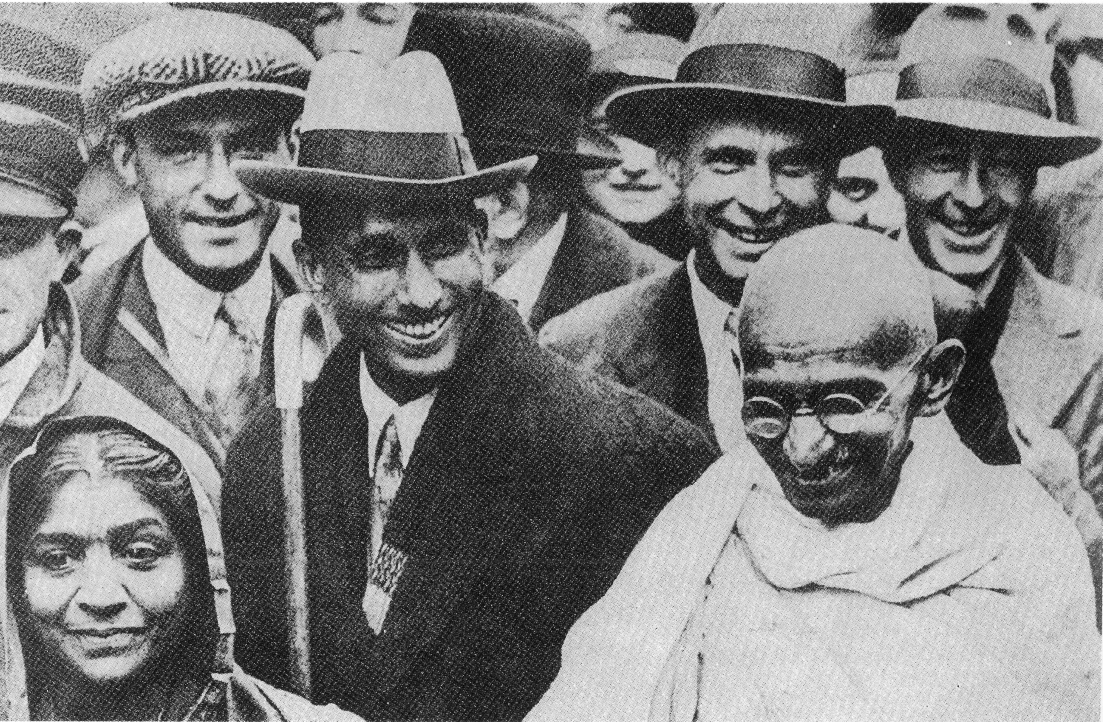 In the first row, Mahatma Gandhi is seen with Shri G. D. Birla (Past President, FICCI) and Smt Sarojini Naidu on their way to London to attend the Second Round Table Conference.
